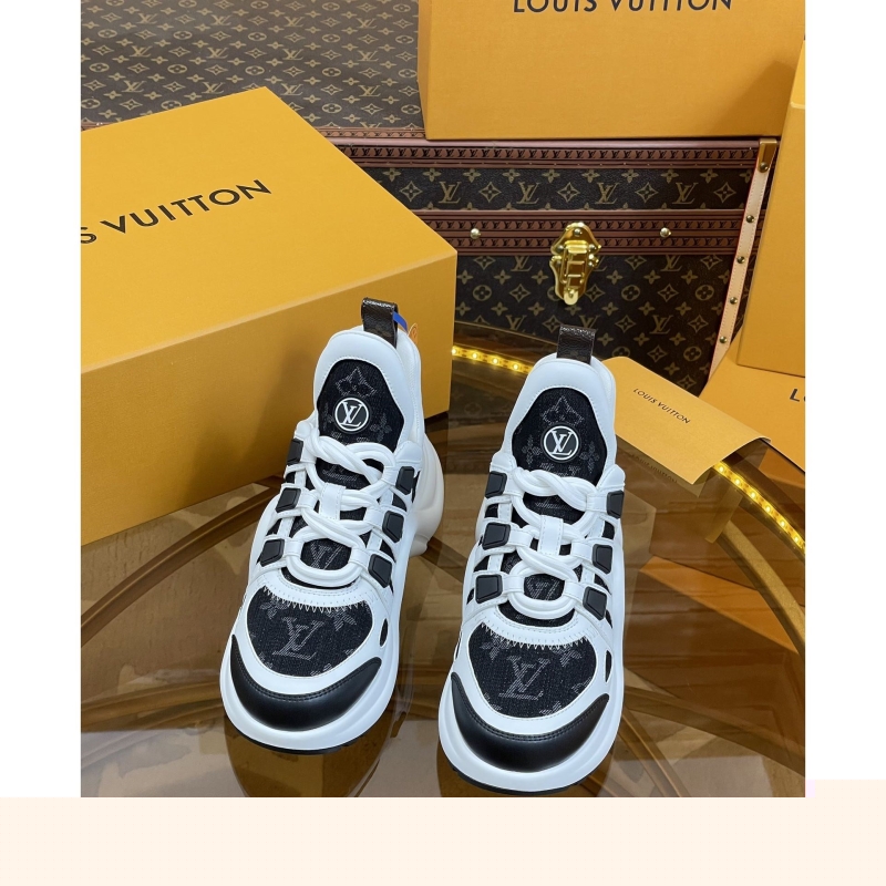 l**is V*t*n sneakers